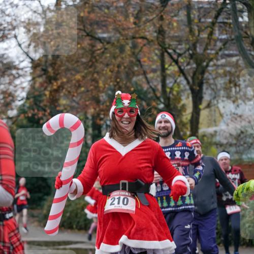 07.12.2025 - St. Pauli X-Mass-Run No. 15 Michael Burmester http://msf.ph/oto/9409239 07.12.2025 09:45:17 Laufen 15, 210 meine-sportfotos.de