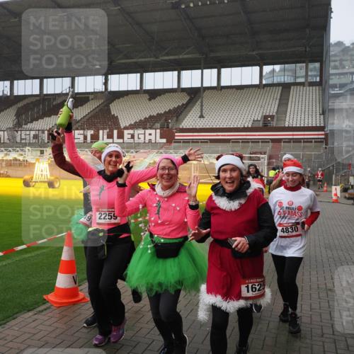 07.12.2025 - St. Pauli X-Mass-Run No. 15 Fabian Wolf http://msf.ph/oto/9409248 07.12.2025 11:08:34 Ziel 152, 155, 166, 396, 446, 758, 784, 1184, 1424, 1491, 1625, 1706, 2259, 2893, 4584, 4819, 4830 meine-sportfotos.de