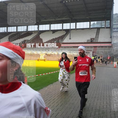 07.12.2025 - St. Pauli X-Mass-Run No. 15 Fabian Wolf http://msf.ph/oto/9409270 07.12.2025 11:08:35 Ziel 152, 155, 166, 446, 784, 1184, 1412, xxxx, 1424, 1491, 1625, 1706, 2259, 2893, 4584, 4819, 4830 meine-sportfotos.de