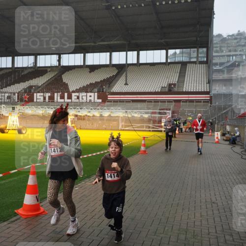 07.12.2025 - St. Pauli X-Mass-Run No. 15 Fabian Wolf http://msf.ph/oto/9409304 07.12.2025 11:08:43 Ziel 1412, xxxx, 1424, 1464, 1491, 1625, 2259, 2893, 4471, 4584, 4819, 4830 meine-sportfotos.de