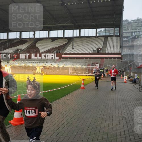 07.12.2025 - St. Pauli X-Mass-Run No. 15 Fabian Wolf http://msf.ph/oto/9409310 07.12.2025 11:08:43 Ziel 1412, xxxx, 1424, 1464, 1491, 1625, 2259, 2893, 4471, 4584, 4819, 4830 meine-sportfotos.de