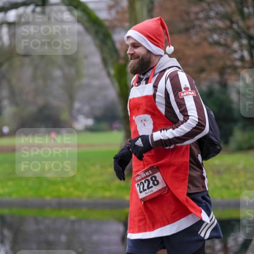 07.12.2025 - St. Pauli X-Mass-Run No. 15 Michael Burmester http://msf.ph/oto/9409316 07.12.2025 11:27:48 Laufen 15, 2228 meine-sportfotos.de