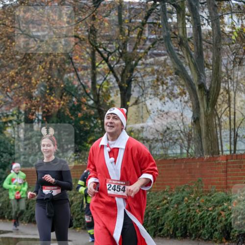 07.12.2025 - St. Pauli X-Mass-Run No. 15 Michael Burmester http://msf.ph/oto/9409318 07.12.2025 09:45:26 Laufen 5, 15, 2454 meine-sportfotos.de