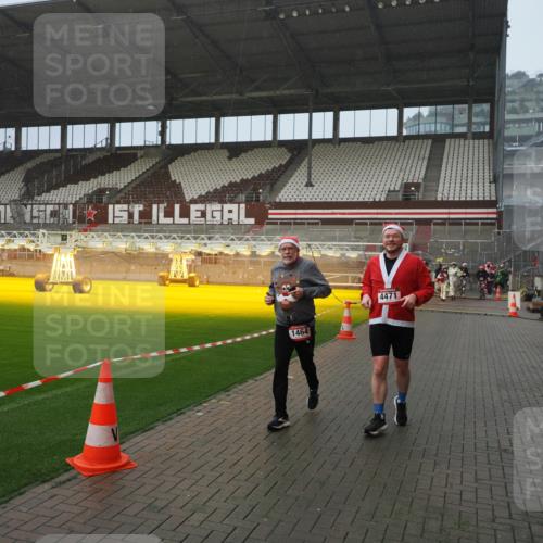 07.12.2025 - St. Pauli X-Mass-Run No. 15 Fabian Wolf http://msf.ph/oto/9409322 07.12.2025 11:08:46 Ziel 1412, xxxx, 1464, 2893, 4471, 4584, 4819, 4830 meine-sportfotos.de
