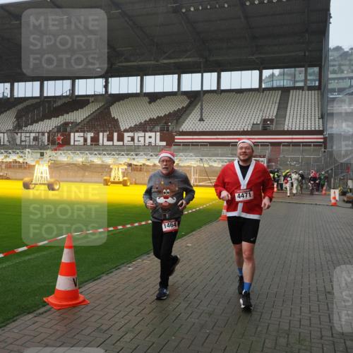 07.12.2025 - St. Pauli X-Mass-Run No. 15 Fabian Wolf http://msf.ph/oto/9409328 07.12.2025 11:08:47 Ziel 1412, xxxx, 1464, 2879, 2893, 2898, 4471 meine-sportfotos.de