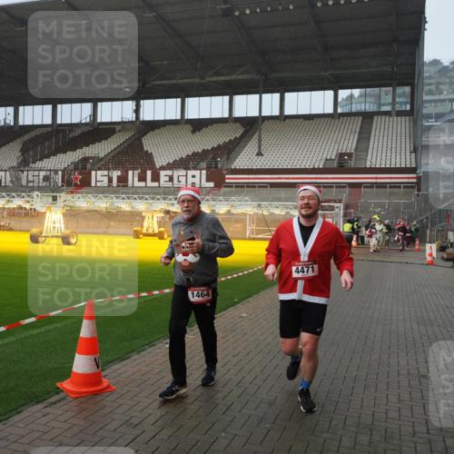 07.12.2025 - St. Pauli X-Mass-Run No. 15 Fabian Wolf http://msf.ph/oto/9409331 07.12.2025 11:08:47 Ziel 1412, xxxx, 1464, 2879, 2893, 2898, 4471 meine-sportfotos.de