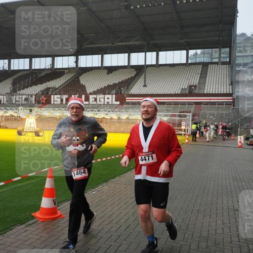 07.12.2025 - St. Pauli X-Mass-Run No. 15 Fabian Wolf http://msf.ph/oto/9409337 07.12.2025 11:08:47 Ziel 1412, xxxx, 1464, 2879, 2893, 2898, 4471 meine-sportfotos.de