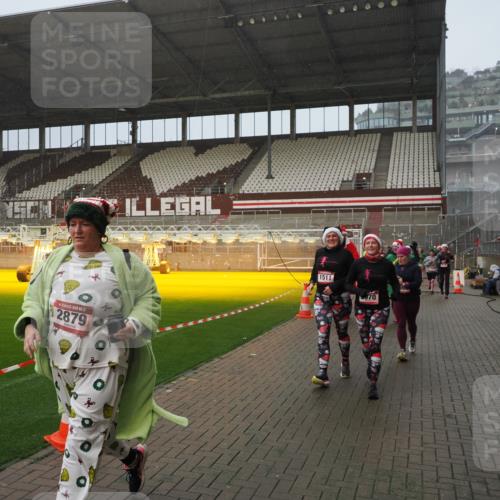 07.12.2025 - St. Pauli X-Mass-Run No. 15 Fabian Wolf http://msf.ph/oto/9409373 07.12.2025 11:08:57 Ziel 335, 338, 341, 495, 496, 619, 1136, 1138, 1140, 1205, 1211, 1464, 1502, 1511, 2070, 2879, 2898, 4471 meine-sportfotos.de