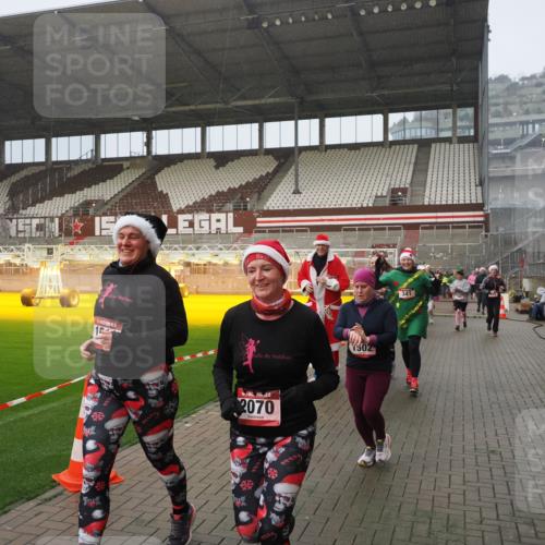 07.12.2025 - St. Pauli X-Mass-Run No. 15 Fabian Wolf http://msf.ph/oto/9409387 07.12.2025 11:08:59 Ziel 335, 338, 341, 495, 496, 619, 1136, 1138, 1140, 1205, 1211, 1502, 1511, 2070, 2879, 2898 meine-sportfotos.de