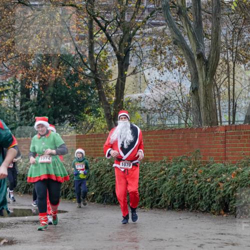 07.12.2025 - St. Pauli X-Mass-Run No. 15 Michael Burmester http://msf.ph/oto/9409397 07.12.2025 09:45:35 Laufen 1074, 1070, 2712 meine-sportfotos.de