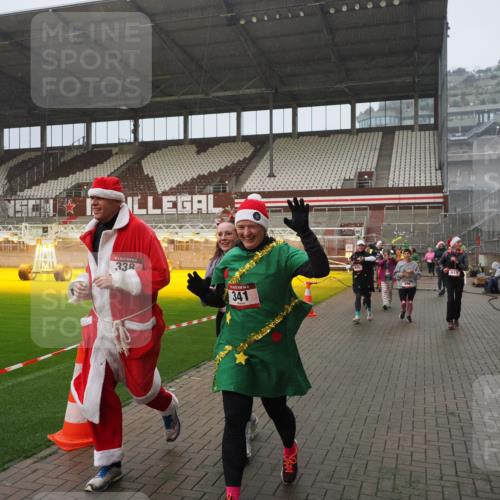 07.12.2025 - St. Pauli X-Mass-Run No. 15 Fabian Wolf http://msf.ph/oto/9409414 07.12.2025 11:09:01 Ziel 335, 338, 341, 495, 496, 619, 1136, 1138, 1140, 1205, 1211, 1502, 1511, 2070, 2879, 2898 meine-sportfotos.de