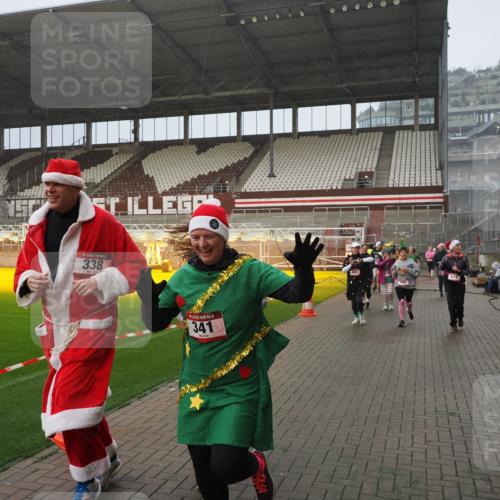 07.12.2025 - St. Pauli X-Mass-Run No. 15 Fabian Wolf http://msf.ph/oto/9409417 07.12.2025 11:09:01 Ziel 335, 338, 341, 495, 496, 619, 1136, 1138, 1140, 1205, 1211, 1502, 1511, 2070, 2879, 2898 meine-sportfotos.de