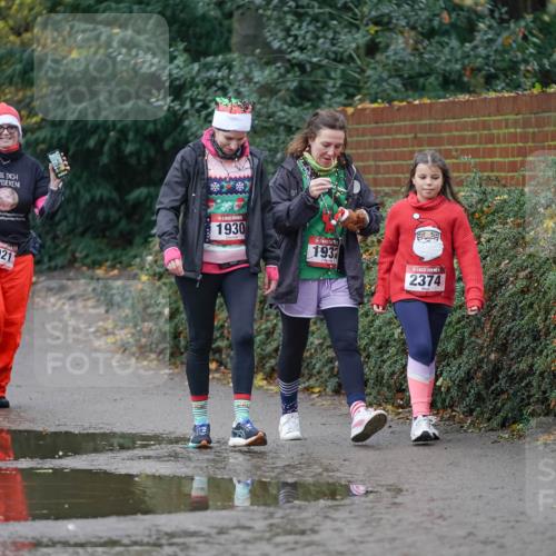 07.12.2025 - St. Pauli X-Mass-Run No. 15 Michael Burmester http://msf.ph/oto/9409422 07.12.2025 11:28:07 Laufen 3021, 1930, 193, 2374 meine-sportfotos.de
