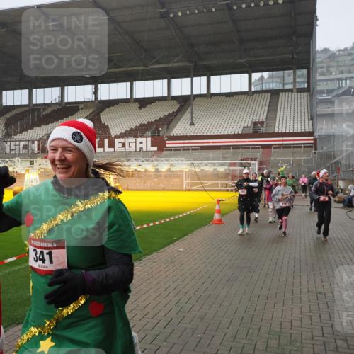 07.12.2025 - St. Pauli X-Mass-Run No. 15 Fabian Wolf http://msf.ph/oto/9409423 07.12.2025 11:09:01 Ziel 335, 338, 341, 495, 496, 619, 1136, 1138, 1140, 1205, 1211, 1502, 1511, 2070, 2879, 2898 meine-sportfotos.de