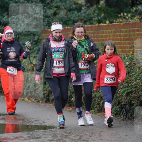 07.12.2025 - St. Pauli X-Mass-Run No. 15 Michael Burmester http://msf.ph/oto/9409425 07.12.2025 11:28:09 Laufen 3021, 1930, 193, 15, 2374 meine-sportfotos.de