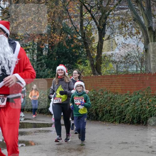 07.12.2025 - St. Pauli X-Mass-Run No. 15 Michael Burmester http://msf.ph/oto/9409427 07.12.2025 09:45:38 Laufen 70, 2711, 2712 meine-sportfotos.de