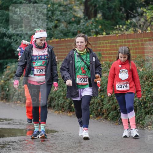 07.12.2025 - St. Pauli X-Mass-Run No. 15 Michael Burmester http://msf.ph/oto/9409428 07.12.2025 11:28:10 Laufen 15, 1930, 1932, 2374 meine-sportfotos.de