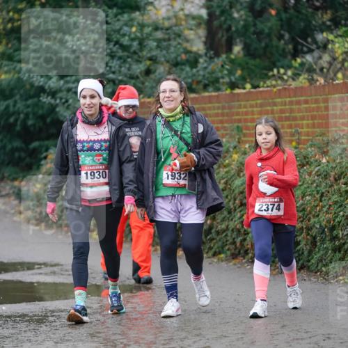 07.12.2025 - St. Pauli X-Mass-Run No. 15 Michael Burmester http://msf.ph/oto/9409434 07.12.2025 11:28:11 Laufen 1930, 1932, 15, 2374 meine-sportfotos.de