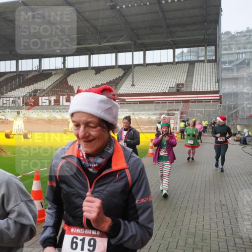 07.12.2025 - St. Pauli X-Mass-Run No. 15 Fabian Wolf http://msf.ph/oto/9409446 07.12.2025 11:09:05 Ziel 335, 338, 341, 495, 496, 619, 1136, 1138, 1140, 1205, 1211, 1502, 1511, 1574, 2070, 2879, 2898 meine-sportfotos.de