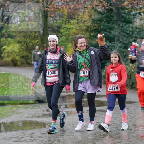 07.12.2025 - St. Pauli X-Mass-Run No. 15 Michael Burmester http://msf.ph/oto/9409468 07.12.2025 11:28:13 Laufen 1930, 1937, 2374, 3021 meine-sportfotos.de