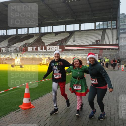 07.12.2025 - St. Pauli X-Mass-Run No. 15 Fabian Wolf http://msf.ph/oto/9409485 07.12.2025 11:09:08 Ziel 44, 51, 335, 338, 341, 495, 496, 558, 619, 1136, 1138, 1140, 1205, 1211, 1260, 1502, 1511, 1574, 2070 meine-sportfotos.de