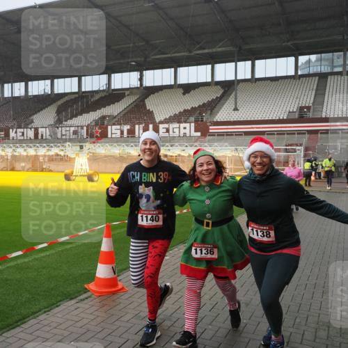 07.12.2025 - St. Pauli X-Mass-Run No. 15 Fabian Wolf http://msf.ph/oto/9409492 07.12.2025 11:09:09 Ziel 44, 51, 335, 338, 341, 495, 496, 558, 619, 1136, 1138, 1140, 1205, 1211, 1260, 1502, 1511, 1574 meine-sportfotos.de