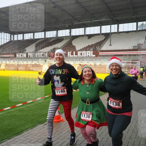 07.12.2025 - St. Pauli X-Mass-Run No. 15 Fabian Wolf http://msf.ph/oto/9409495 07.12.2025 11:09:09 Ziel 44, 51, 335, 338, 341, 495, 496, 558, 619, 1136, 1138, 1140, 1205, 1211, 1260, 1502, 1511, 1574 meine-sportfotos.de