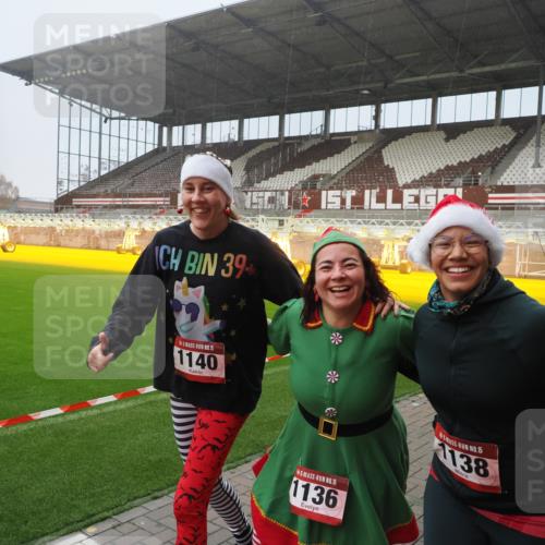 07.12.2025 - St. Pauli X-Mass-Run No. 15 Fabian Wolf http://msf.ph/oto/9409501 07.12.2025 11:09:09 Ziel 44, 51, 335, 338, 341, 495, 496, 558, 619, 1136, 1138, 1140, 1205, 1211, 1260, 1502, 1511, 1574 meine-sportfotos.de