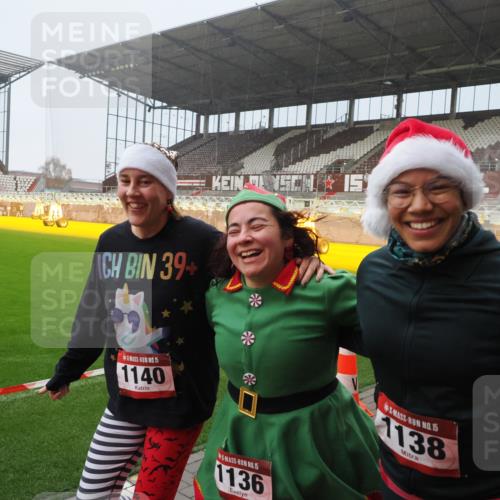 07.12.2025 - St. Pauli X-Mass-Run No. 15 Fabian Wolf http://msf.ph/oto/9409504 07.12.2025 11:09:10 Ziel 44, 51, 335, 338, 341, 495, 496, 558, 619, 1136, 1138, 1140, 1205, 1211, 1260, 1574 meine-sportfotos.de