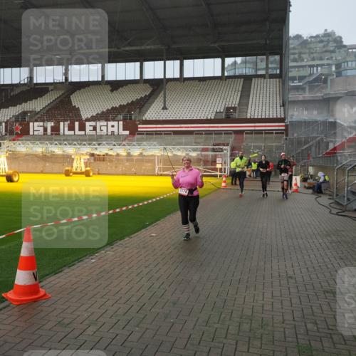 07.12.2025 - St. Pauli X-Mass-Run No. 15 Fabian Wolf http://msf.ph/oto/9409510 07.12.2025 11:09:11 Ziel 44, 51, 335, 338, 341, 495, 496, 558, 619, 1110, 1136, 1138, 1140, 1205, 1211, 1260, 1574 meine-sportfotos.de