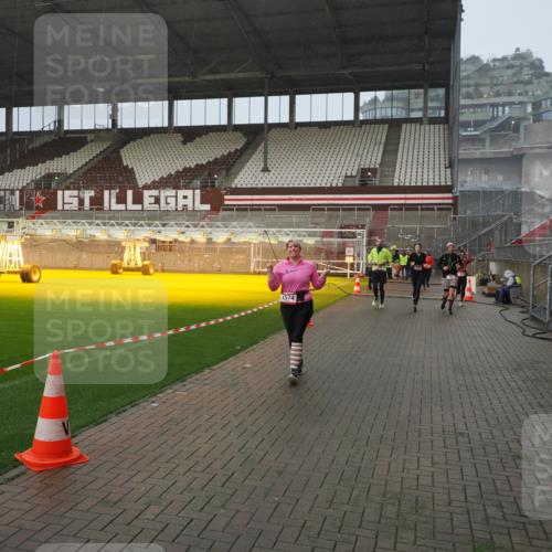 07.12.2025 - St. Pauli X-Mass-Run No. 15 Fabian Wolf http://msf.ph/oto/9409513 07.12.2025 11:09:11 Ziel 44, 51, 335, 338, 341, 495, 496, 558, 619, 1110, 1136, 1138, 1140, 1205, 1211, 1260, 1574 meine-sportfotos.de