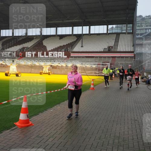 07.12.2025 - St. Pauli X-Mass-Run No. 15 Fabian Wolf http://msf.ph/oto/9409519 07.12.2025 11:09:12 Ziel 44, 51, 335, 495, 496, 558, 619, 1110, 1136, 1138, 1140, 1205, 1211, 1260, 1574 meine-sportfotos.de