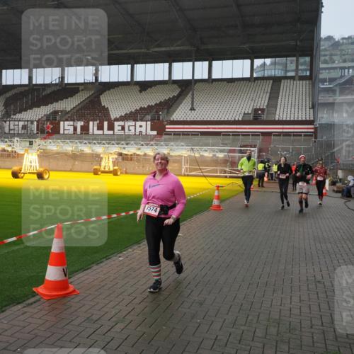 07.12.2025 - St. Pauli X-Mass-Run No. 15 Fabian Wolf http://msf.ph/oto/9409523 07.12.2025 11:09:12 Ziel 44, 51, 335, 495, 496, 558, 619, 1110, 1136, 1138, 1140, 1205, 1211, 1260, 1574 meine-sportfotos.de