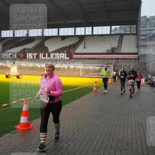 07.12.2025 - St. Pauli X-Mass-Run No. 15 Fabian Wolf http://msf.ph/oto/9409532 07.12.2025 11:09:13 Ziel 44, 51, 495, 496, 558, 619, 1110, 1136, 1138, 1140, 1205, 1211, 1260, 1574 meine-sportfotos.de
