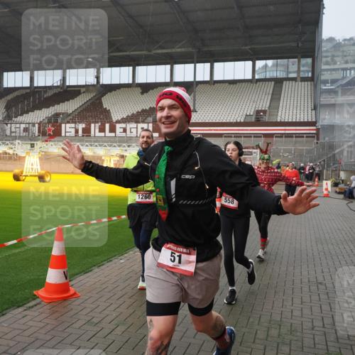 07.12.2025 - St. Pauli X-Mass-Run No. 15 Fabian Wolf http://msf.ph/oto/9409550 07.12.2025 11:09:16 Ziel 44, 51, 558, 1110, 1136, 1138, 1140, 1260, 1574 meine-sportfotos.de