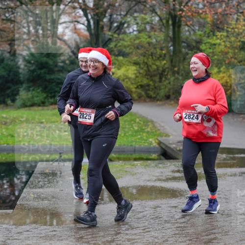 07.12.2025 - St. Pauli X-Mass-Run No. 15 Michael Burmester http://msf.ph/oto/9409551 07.12.2025 11:28:22 Laufen 2825, 2824 meine-sportfotos.de