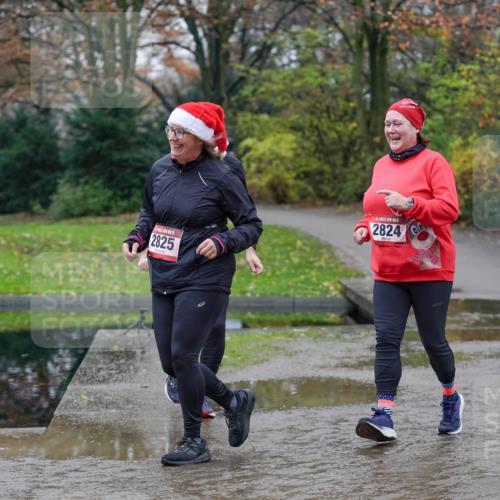 07.12.2025 - St. Pauli X-Mass-Run No. 15 Michael Burmester http://msf.ph/oto/9409554 07.12.2025 11:28:23 Laufen 2825, 2824 meine-sportfotos.de