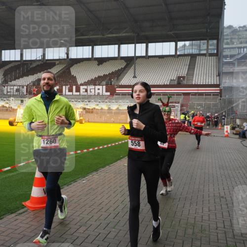 07.12.2025 - St. Pauli X-Mass-Run No. 15 Fabian Wolf http://msf.ph/oto/9409556 07.12.2025 11:09:17 Ziel 44, 51, 558, 1110, 1136, 1138, 1140, 1260, 1574 meine-sportfotos.de