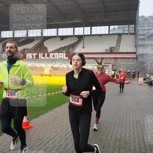 07.12.2025 - St. Pauli X-Mass-Run No. 15 Fabian Wolf http://msf.ph/oto/9409560 07.12.2025 11:09:17 Ziel 44, 51, 558, 1110, 1136, 1138, 1140, 1260, 1574 meine-sportfotos.de