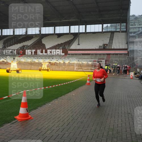 07.12.2025 - St. Pauli X-Mass-Run No. 15 Fabian Wolf http://msf.ph/oto/9409583 07.12.2025 11:09:19 Ziel 44, 51, 558, 1110, 1260, 1477, 1574, 1641 meine-sportfotos.de
