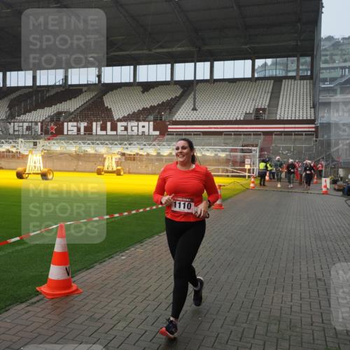 07.12.2025 - St. Pauli X-Mass-Run No. 15 Fabian Wolf http://msf.ph/oto/9409598 07.12.2025 11:09:20 Ziel 44, 51, 558, 1110, 1260, 1463, 1477, 1574, 1641 meine-sportfotos.de