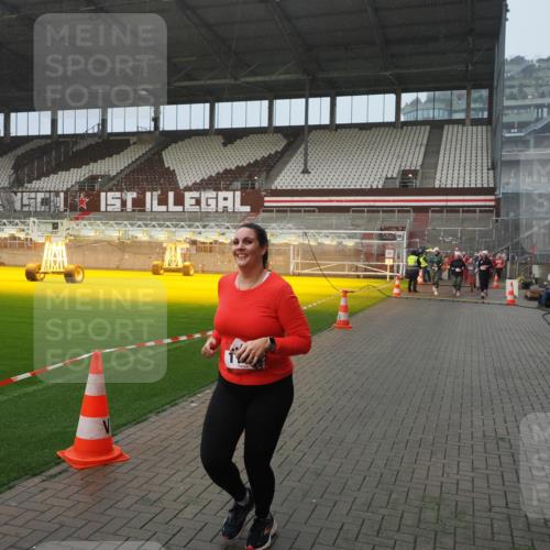 07.12.2025 - St. Pauli X-Mass-Run No. 15 Fabian Wolf http://msf.ph/oto/9409601 07.12.2025 11:09:21 Ziel 44, 51, 558, 971, 1110, 1260, 1463, 1477, 1574, 1641, 1851, 3151 meine-sportfotos.de