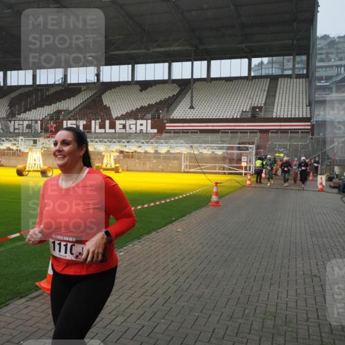 07.12.2025 - St. Pauli X-Mass-Run No. 15 Fabian Wolf http://msf.ph/oto/9409607 07.12.2025 11:09:21 Ziel 44, 51, 558, 971, 1110, 1260, 1463, 1477, 1574, 1641, 1851, 3151 meine-sportfotos.de