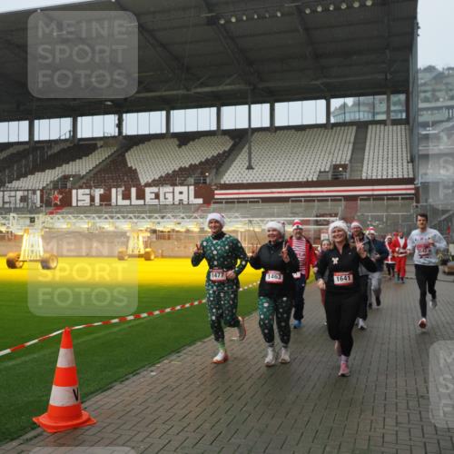 07.12.2025 - St. Pauli X-Mass-Run No. 15 Fabian Wolf http://msf.ph/oto/9409616 07.12.2025 11:09:28 Ziel 44, 51, 59, 66, 266, 330, 971, 1084, 1110, 1463, 1477, 1641, 1851, 1870, 1945, 1974, 2042, 3151, 4190, 4191 meine-sportfotos.de