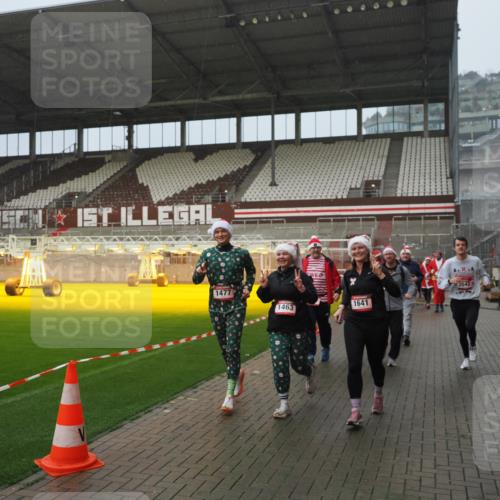 07.12.2025 - St. Pauli X-Mass-Run No. 15 Fabian Wolf http://msf.ph/oto/9409619 07.12.2025 11:09:28 Ziel 44, 51, 59, 66, 266, 330, 971, 1084, 1110, 1463, 1477, 1641, 1851, 1870, 1945, 1974, 2042, 3151, 4190, 4191 meine-sportfotos.de