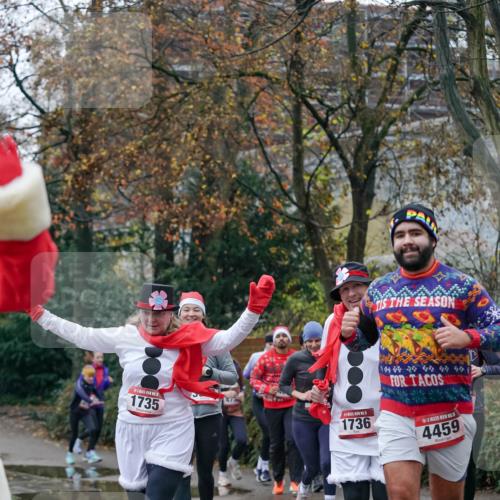 07.12.2025 - St. Pauli X-Mass-Run No. 15 Michael Burmester http://msf.ph/oto/9409636 07.12.2025 09:45:59 Laufen 15, 1735, 1736, 4459 meine-sportfotos.de