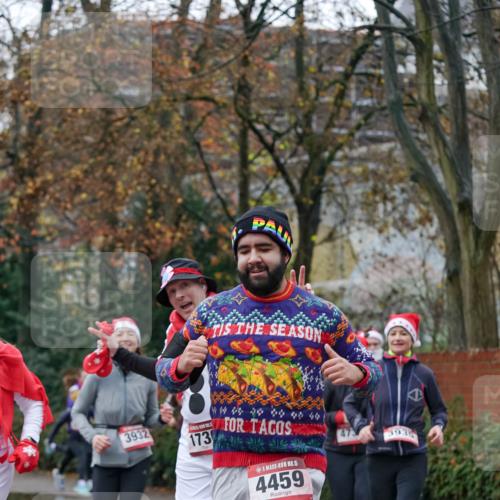07.12.2025 - St. Pauli X-Mass-Run No. 15 Michael Burmester http://msf.ph/oto/9409639 07.12.2025 09:45:59 Laufen 3932, 173, 393, 15, 4459 meine-sportfotos.de