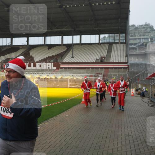 07.12.2025 - St. Pauli X-Mass-Run No. 15 Fabian Wolf http://msf.ph/oto/9409652 07.12.2025 11:09:32 Ziel 59, 66, 266, 330, 971, 1084, 1463, 1477, 1579, 1582, 1641, 1851, 1870, 1945, 1974, 2042, 3151, 4190, 4191 meine-sportfotos.de