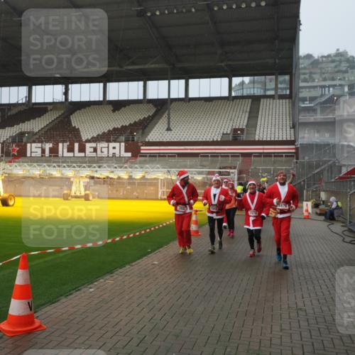07.12.2025 - St. Pauli X-Mass-Run No. 15 Fabian Wolf http://msf.ph/oto/9409664 07.12.2025 11:09:33 Ziel 59, 66, 266, 330, 971, 1084, 1463, 1477, 1579, 1582, 1641, 1851, 1870, 1945, 1974, 2042, 3151, 4190, 4191 meine-sportfotos.de