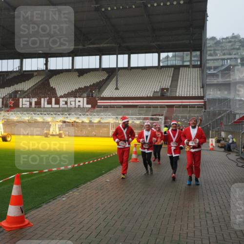 07.12.2025 - St. Pauli X-Mass-Run No. 15 Fabian Wolf http://msf.ph/oto/9409668 07.12.2025 11:09:33 Ziel 59, 66, 266, 330, 971, 1084, 1463, 1477, 1579, 1582, 1641, 1851, 1870, 1945, 1974, 2042, 3151, 4190, 4191 meine-sportfotos.de